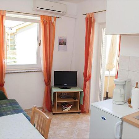 1 Bedroom Beautiful Apartment In マリンスカ エクステリア 写真