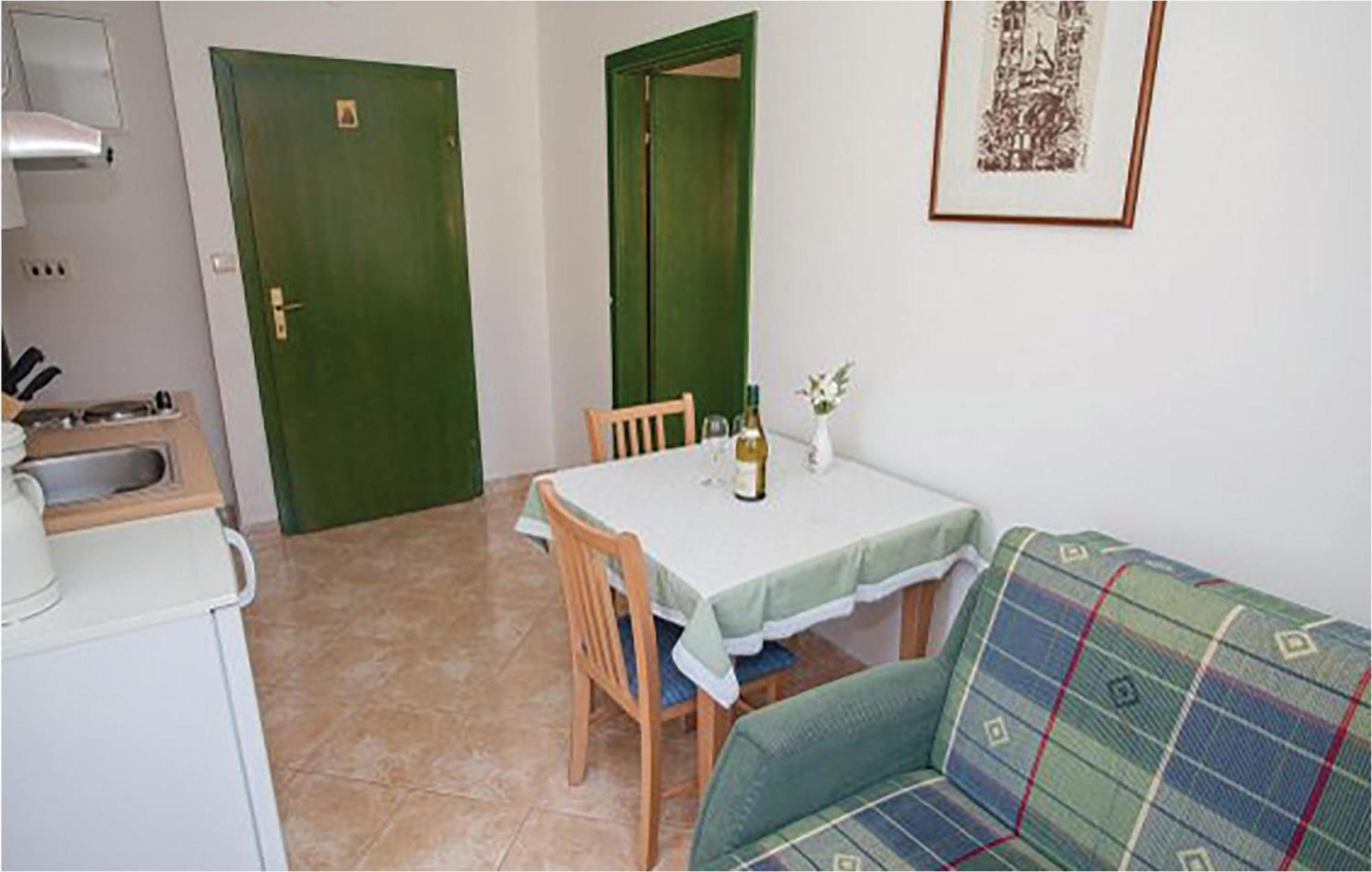 1 Bedroom Beautiful Apartment In マリンスカ エクステリア 写真