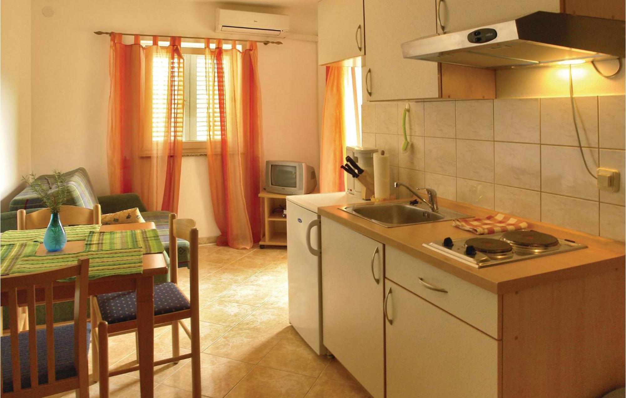 1 Bedroom Beautiful Apartment In マリンスカ エクステリア 写真